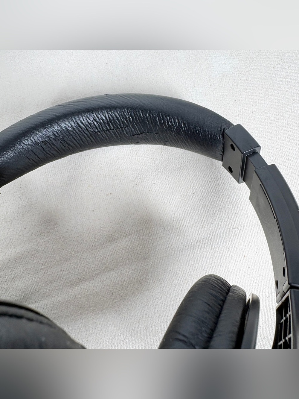 Roland RH-5 Over-Ear Headphones in Black - Picture 5 of 7